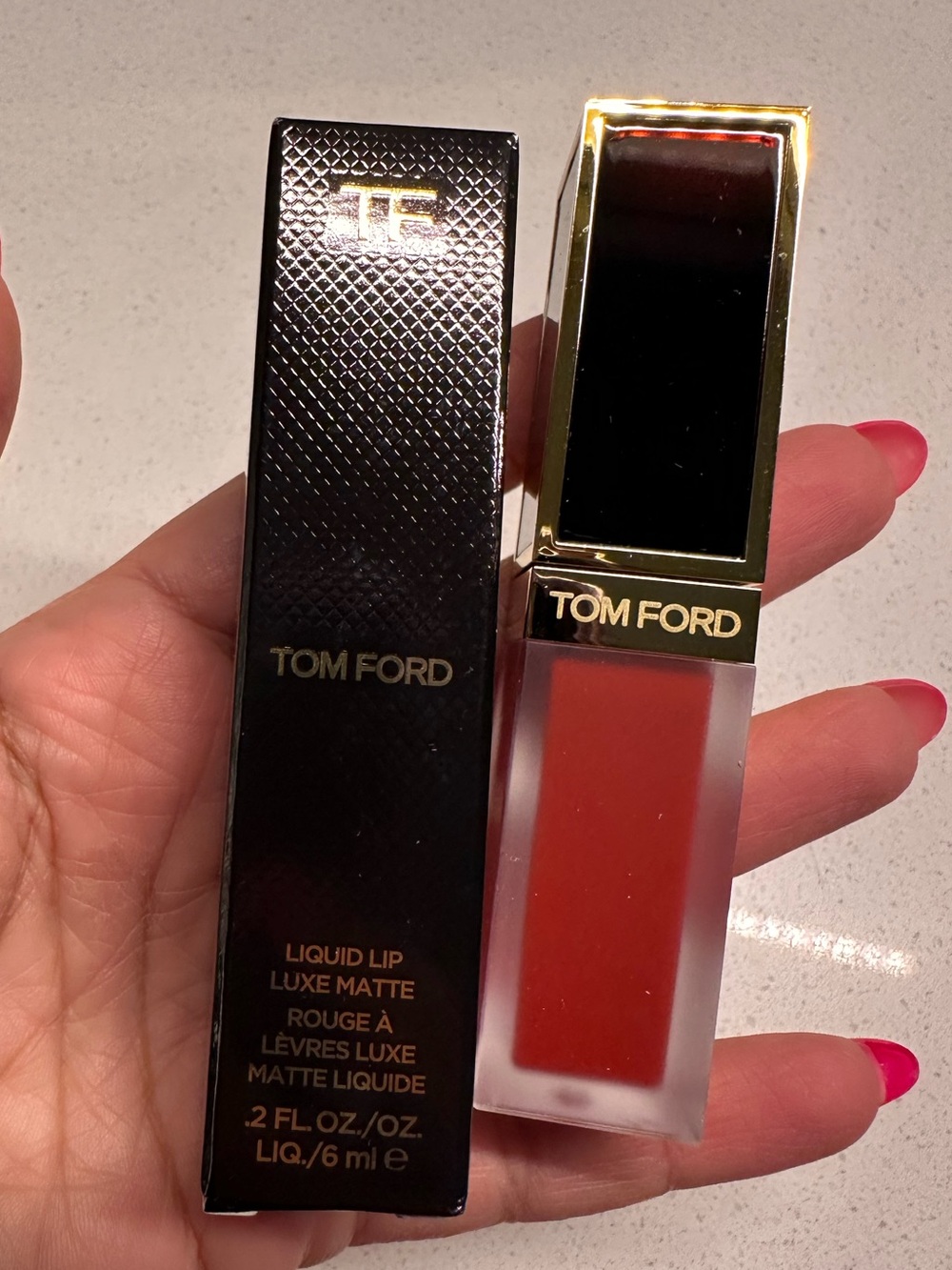 TOM FORD Liquid Lipstick Luxe Matte Color: 133 Scarlet Stiletto - Picture 13 of 15